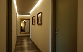 Avenue Rooms